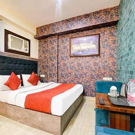 Hotel Ark Wood At Airport Нью-Дели Экстерьер фото