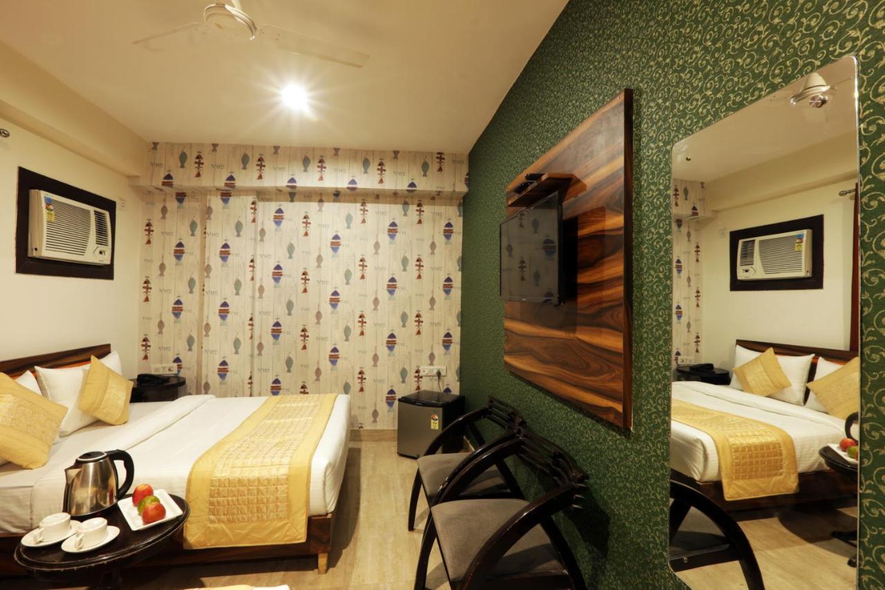Hotel Ark Wood At Airport Нью-Дели Экстерьер фото