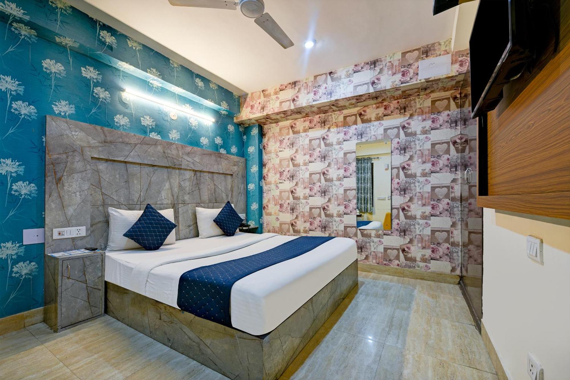 Hotel Ark Wood At Airport Нью-Дели Экстерьер фото